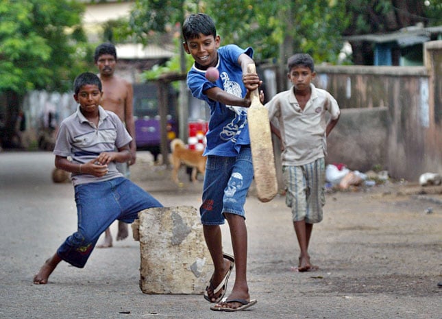 gpeTcV5LKuSQTlec kids playing street cricket srilanka